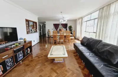 Apartamento vintage de 190 m²  à venda em jardim paulista com 3 quartos, sendo 1 suíte e 2 vagas de garagem.