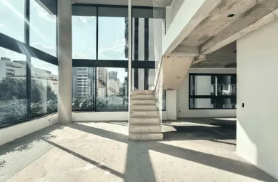 Apartamento DUPLEX de 268 m² á venda no Jardim Paulista; são 3 suítes e 4 vagas