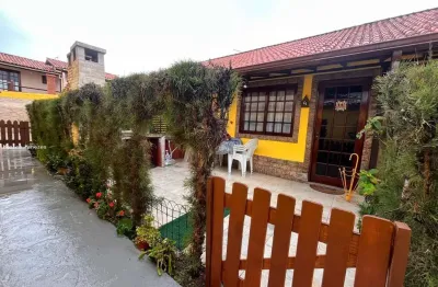 Casa em condomínio para temporada em cabo frio, peró, 3 dormitórios, 2 suítes, 3 banheiros, 1 vaga