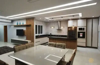 Cobertura luxuosa com vista para a montanha decorada com requinte
