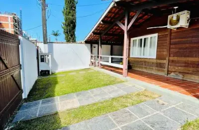 Casa à venda nas toninhas piscina, churrasqueira e conforto perto da praia