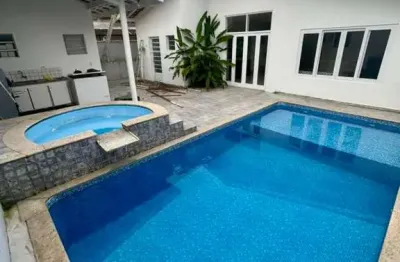 Casa 08 dormitórios para locação definitiva condomínio fechado em ubatuba