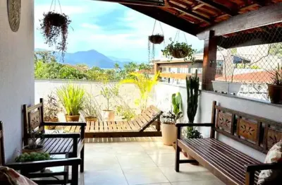 Cobertura duplex à venda com 3 suítes a poucos metros da praia em ubatuba!