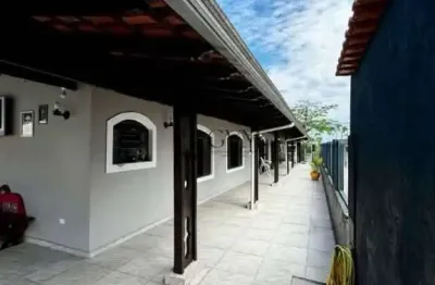 Casa de 3 quartos sendo três suítes, Flórida, Praia Grande, SP.