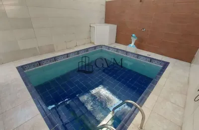 Casa com piscina de 2 quartos sendo uma suíte, na Aviação, Praia Grande, SP.