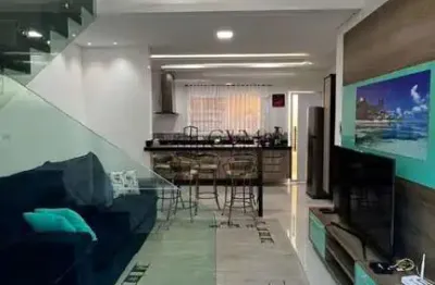 Sobrado em condomínio de 3 quartos, no Caiçara, Praia Grande, SP.