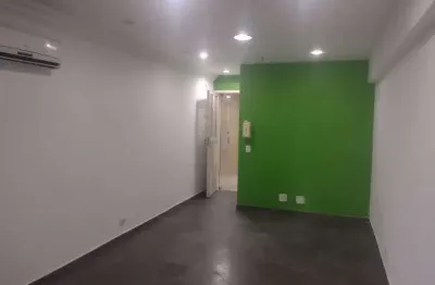 Excelente sala comercial de 38m², localizada na Boulevard 28 de Setembro, contendo um lavabo.