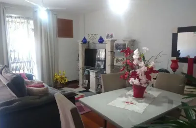 Excelente apartamento, em Vila Isabel, amplo, arejado, com ótima sala, varandão, dois dormitórios com armários embutidos, sendo um deles suíte e vaga.