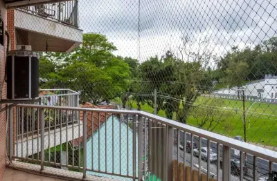 Excelente apartamento na Rua Barão de Mesquita, em frente ao Colégio Militar, próximo a todo comércio da região, portaria 24 (horas)