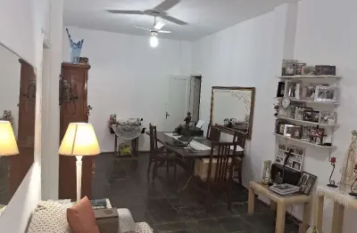 A fps imóveis oferece á venda linda casa com 5 quartos/garagem/varanda/terraço ali juntinho a praça lamartine babo/p.e. 5 min.da estação de metrô saens pena!