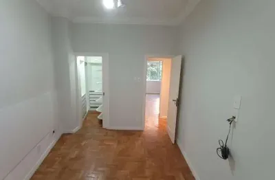 A FPS IMÓVEIS RENOVARE APRESENTA PARA VENDA APARTAMENTO 3 QUARTOS 180m² VAGA  NA ESCRITURA COPACABANA/LEME