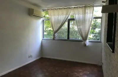 Excelente apartamento, 2 quartos, 2 banheiros, vaga, portaria 24 horas, área de lazer e muito mais!