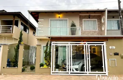 Casa semimobiliada com 3 dormitórios no cordeiros em itajaí