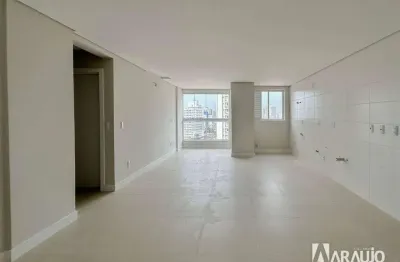 Apartamento com 1 suíte e 2 dormitórios no bairro são judas em itajaí