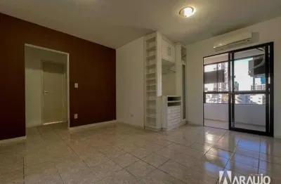 Apartamento semimobiliado com 1 suíte e 1 dormitório no centro de itajaí