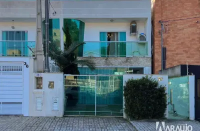 Sobrado semimobiliado com 3  suítes  em balneário camboriú