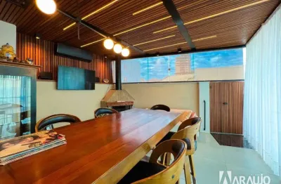 Casa mobiliada e equipada com 1 suíte e 2 demi-suítes no bairro fazenda em itajaí