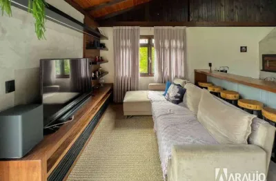 Terreno com casa medindo 3.300m² no centro de ilhota