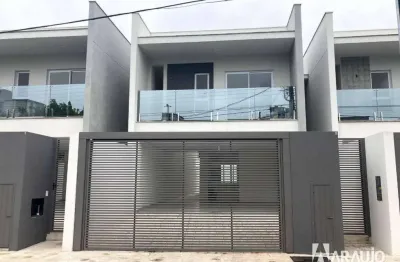 Sobrado com piscina e 3  suítes no bairro são joão em itajaí