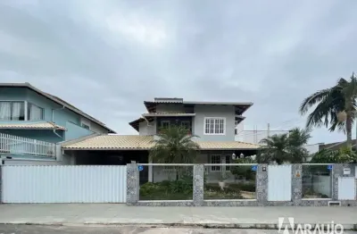 Casa com piscina e 3 dormitórios + 2 suítes no bairro praia dos amores balneário camboriú
