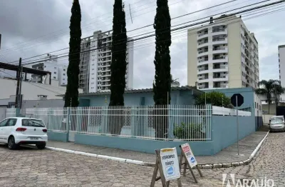 Casa averbada com 1 suíte e 3 dormitórios no bairro são joão em itajaí