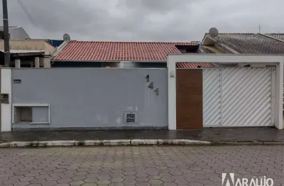Casa com 1 suíte e 2 dormitórios no bairro espinheiros em itajaí