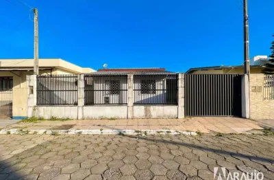 Casa com piscina e 4 dormitórios no bairro cordeiros  em itajaí
