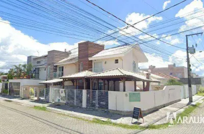 Sobrado com 1 suíte e 1 dormitório no bairro areias em tijucas