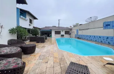 Casa com piscina e 1 suíte + 3 dormitórios no bairro são joão em itajaí
