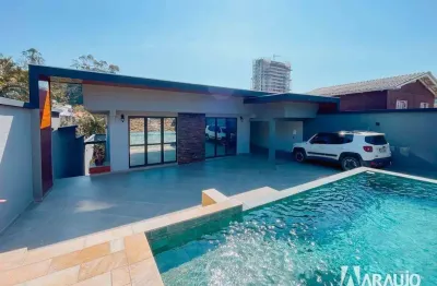 Casa com piscina e 4 suítes no bairro fazendinha em itajaí