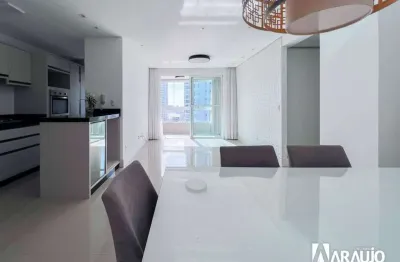 Apartamento semi mobiliado com 2 suítes e 1 dormitório no centro de itajaí