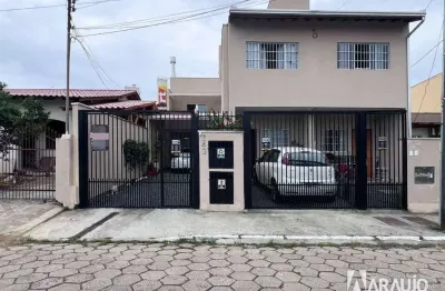Sobrado com 3 suítes + 3 dormitórios à venda no bairro são joão em itajaí
