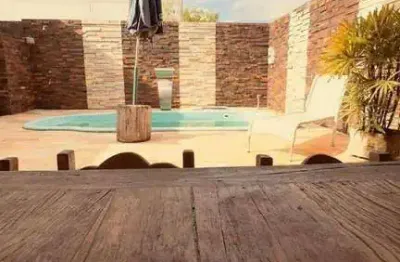 Casa com piscina e  2 dormitórios à venda no bairro cordeiros em  itajaí