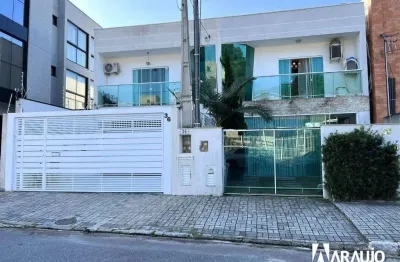 Sobrado com 3 suítes à venda na praia dos amores em balneário camboriú