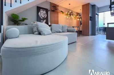 Sobrado com 1 suíte + 2 dormitórios à venda no bairro Fazenda em Itajaí