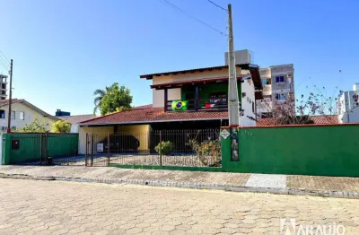 Casa com 3 dormitórios e kitinets no ressacada em itajaí