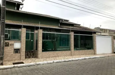 Casa com 1 suíte e 1 dormitório no bairro espinheiros em itajaí