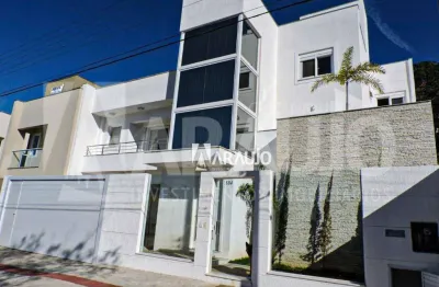 Casa com 1 suíte master e 4 demi-suítes na praia dos amores em balneário camboriú