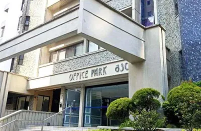 Sala comercial com 3 salas para alugar na Rua Maria Monteiro, 830, Cambuí, Campinas
