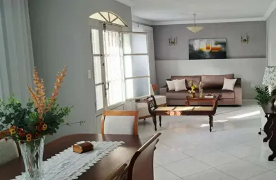 Casa com 03 suítes e piscina próximo a região central da cidade!