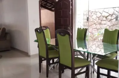Casa em boa localização, proximo ao hospital regional de betim.