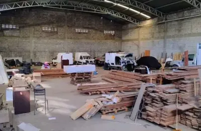 Barracão / Galpão / Depósito com 5 salas para alugar no São Luiz, Betim 