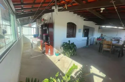 Casa com 3 andares à venda no novo horizonte! ideal para morar e investir!
