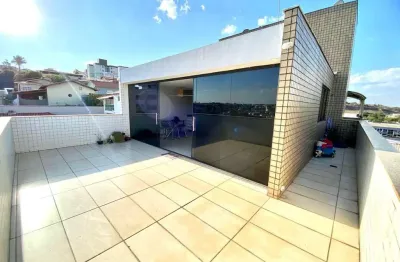 Linda cobertura de 03 quartos, suite e 03 vagas de garagem em oportunidade