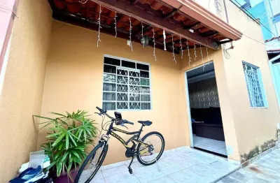 Casa com 2 quartos à venda na Rua Pedro Rodrigues Laranjeiras, 31, Espírito Santo, Betim por R$ 305.000