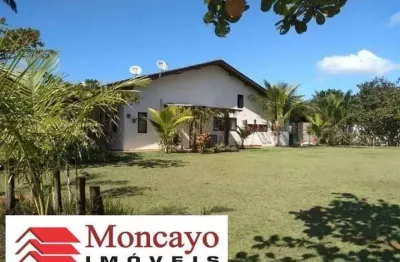 Casa em condomínio, amplo terreno, com piscina - cond.fechado