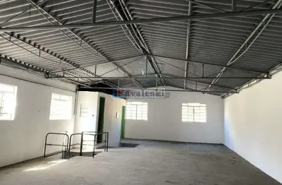 Galpão/depósito/armazém e 5 banheiros à venda, 300 m²