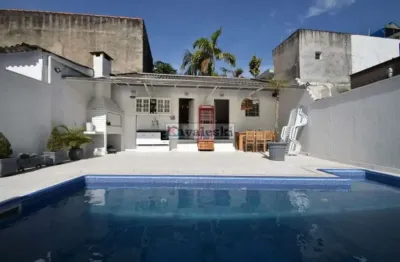 Linda casa térrea com piscina com mais de 300 metros de terreno - imperdível
