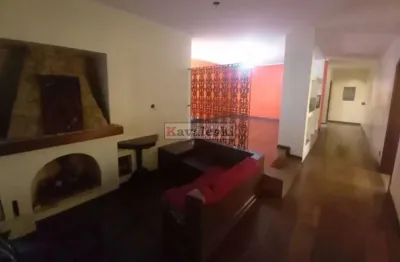 Sobrado com 4 quartos e 5 banheiros à venda, 300 m²