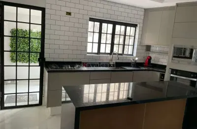 Sobrado com 4 quartos e 4 banheiros à venda, 202 m² por r$ 1.060.000